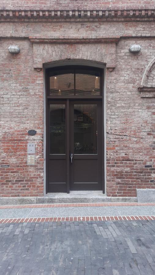 Apartemen Historic Charm In Bc's Waddington Alley *
